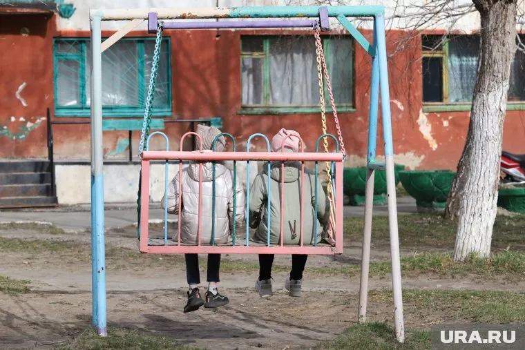 Курганскую детсткую площадку сравнили с разрухой 90-х годов