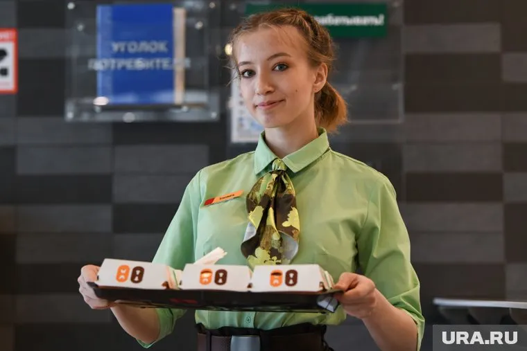 Женщина пожаловалась на «Вкусно — и точка» за ненадлежащее качество продукта