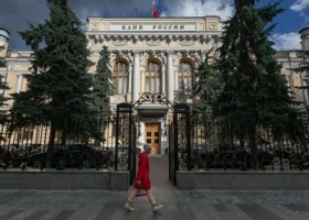 Ключевая ставка может снизиться вдвое