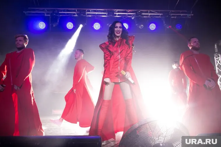 Примадонна считает поведение Ольги Бузовой на сцене неуместным для семейного праздника