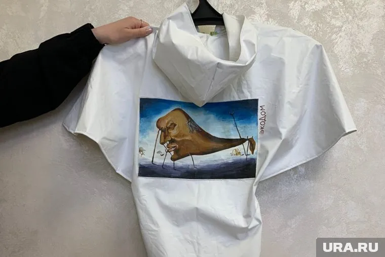 Школьники создали целую коллекцию мерча