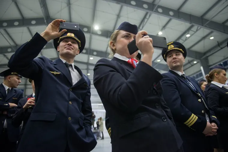 Открытие технического ангара "Уральских авиалиний" в Кольцово. Екатеринбург, пилоты, снимают