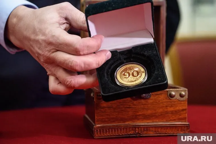 Двое человек из Приуральского района наградили медалью «За содействие СВО»