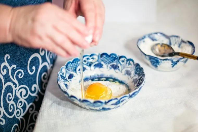 Выпекание масленичных блинов. Москва