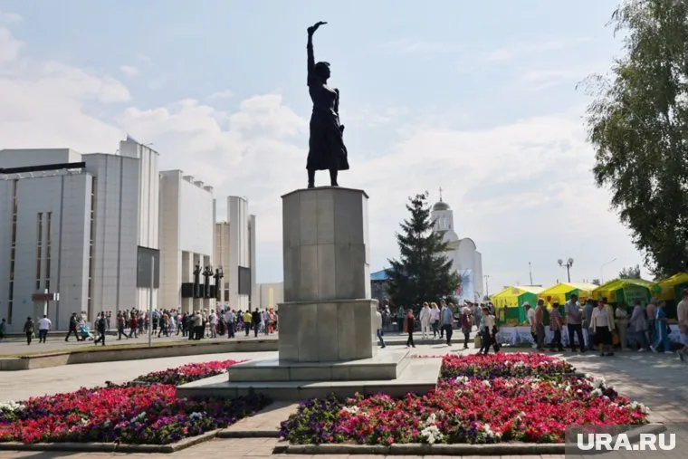 Каждое воскресенье на Троицкой площади показывают советскую классику 