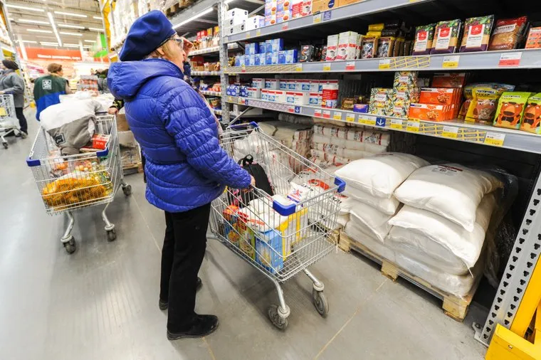 Ситуация в супермаркете Лента на фоне ажиотажа связанного с эпидемией коронавируса. Челябинск