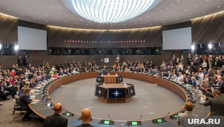 В НАТО хотят сократить количество сотрудников миссии РФ