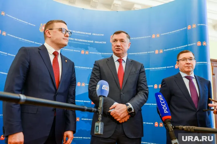 Алексей Текслер (слева), Марат Хуснуллин (в центре) и Владимир Якушев (справа) за один день побывали в в Магнитогорске и Челябинске