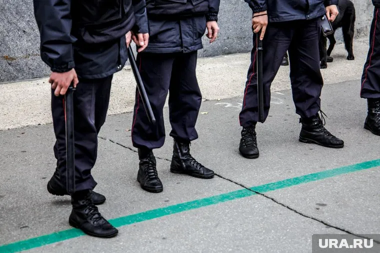Сотрудники ОМОН избивали задержанных и использовали нецензурную брань