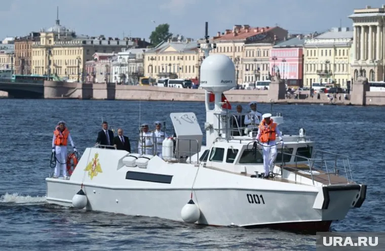 Патрульный катер имеет бортовой номер 001