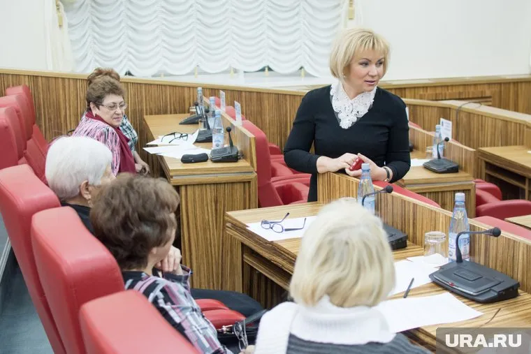 Депутат Заксобрания Елена Зленко (в центре) выступает за мягкую реформу