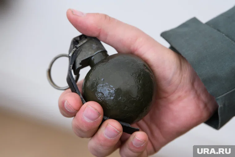 Мужчина угрожал гранатой, которой, по факту, у него не оказалось