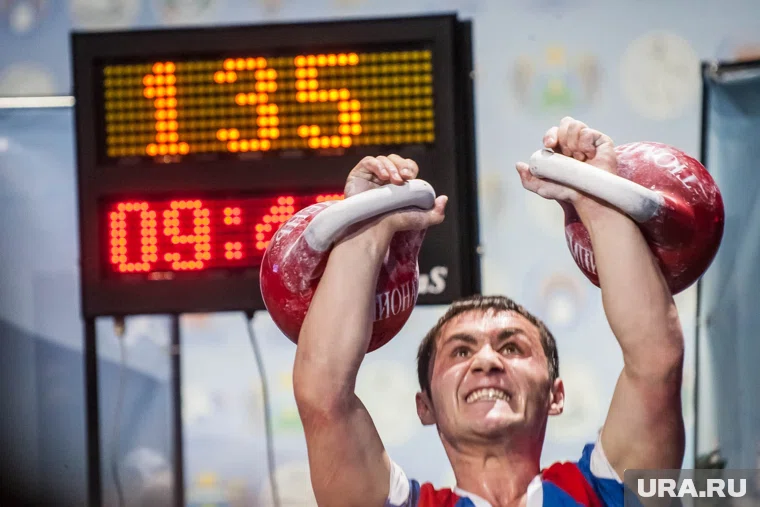 Участников состязаний разделили на две весовые категории: до 95 кг и свыше 95 кг