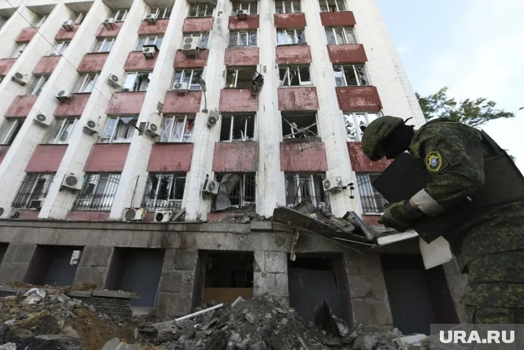 ВСУ атаковали многоэтажку в Донецке, есть пострадавшие