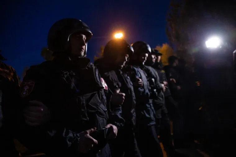 Акция против строительства собора святой Екатерины на Октябрьской площади. Екатеринбург