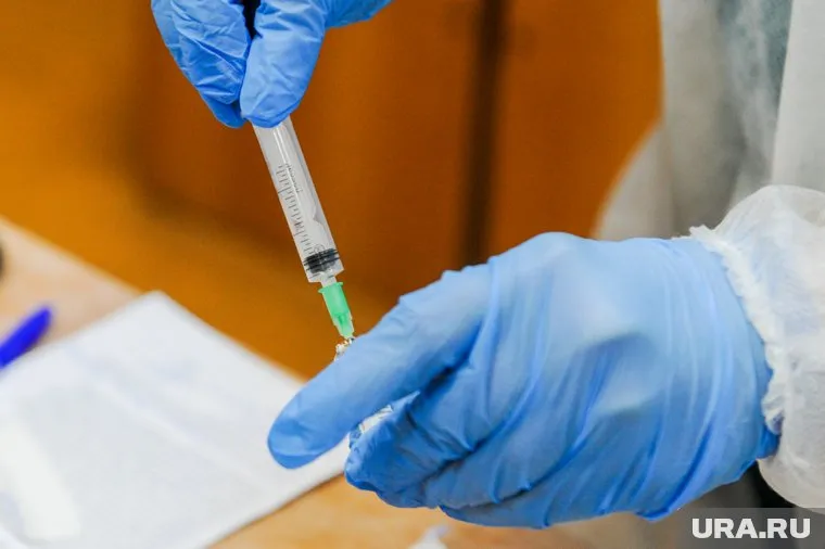 Государство не приложило все усилия для массовой вакцинации, считают в Кремле