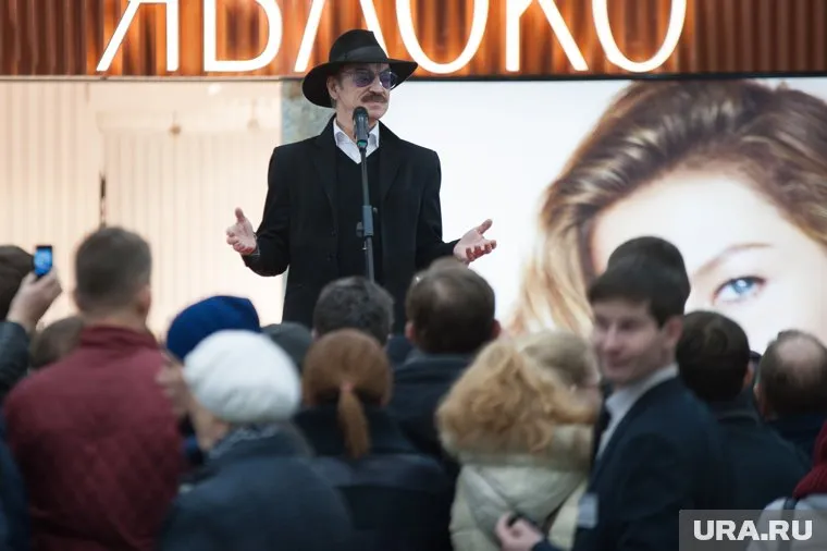 Михаил Боярский считает, что борьба с курением — это чистый бизнес