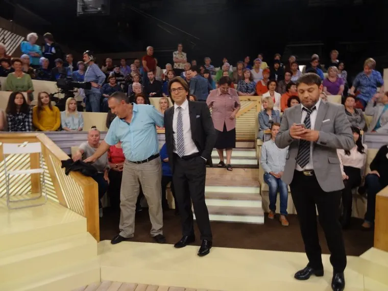 Бойня в цыганском поселке на Пусть говорят, малахов андрей