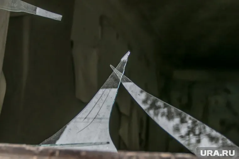 Нападавший попытался порезать Игоря Каляпина осколком стекла