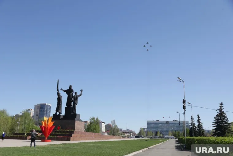 Пермяки в общественных местах и на работе должны носить маски и перчатки