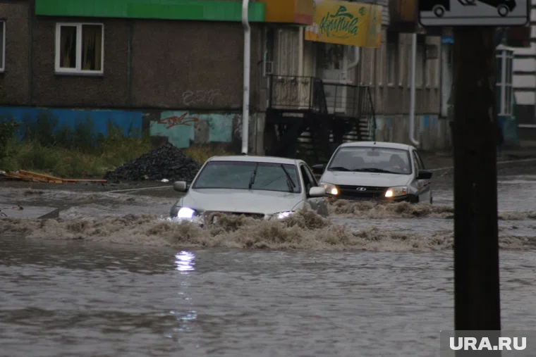 Движение по дорогам стало больше напоминать заплыв