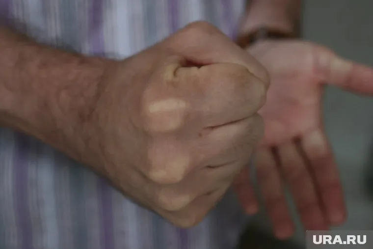 Парень с кулаками набросился на девушку