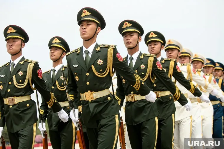Китайские военные прошли маршем по Красной площади