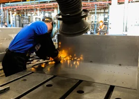 Зарплата челябинских сварщиков поднялась до 151 тысячи рублей