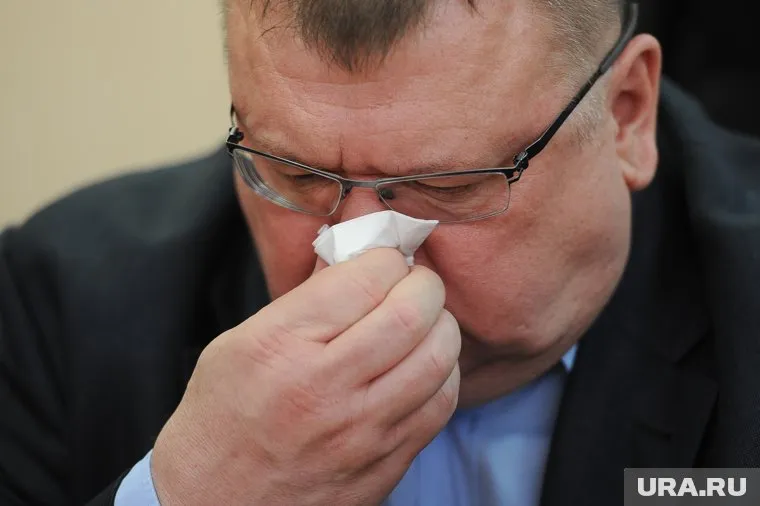 Бывшие коллеги гадают, где заболел Сергей Мануйлов