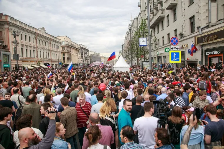 Несанкционированный митинг на Тверской улице. Москва, тверская, митинг, горожане, день россии