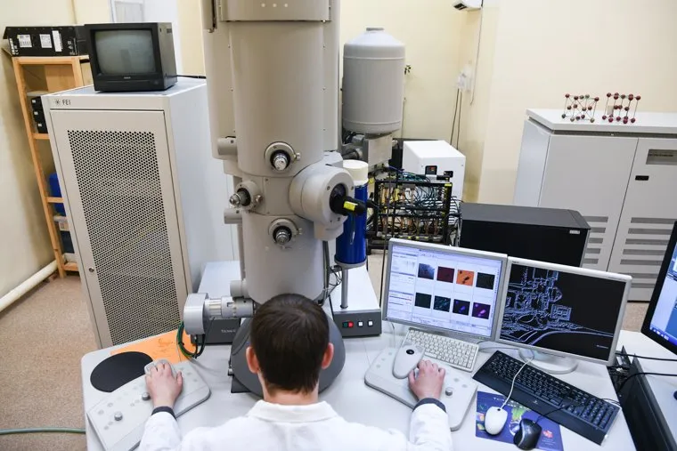 Владимир Якушев в институте физики металлов УРО РАН. Екатеринбург