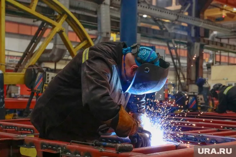 Тюменские заводы ищут в свой штат десятки специалистов