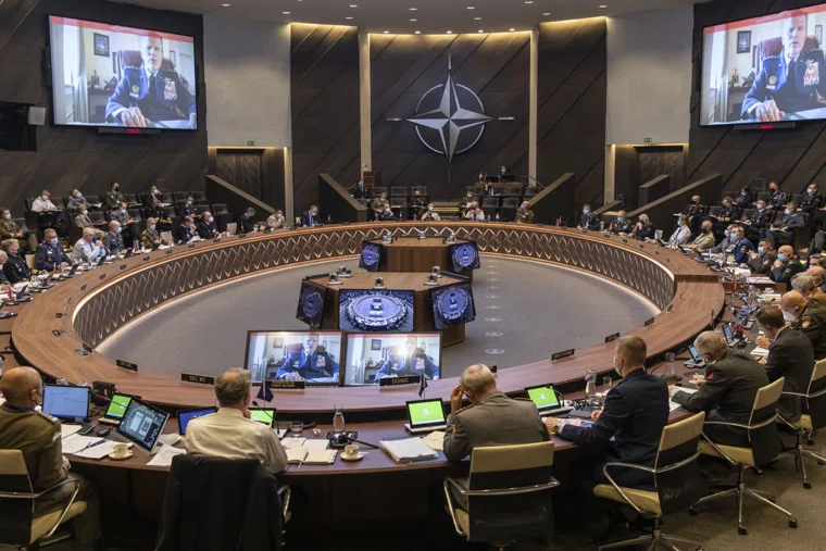 Вину за гибель НАТО возлагают на «империю без достоинства»