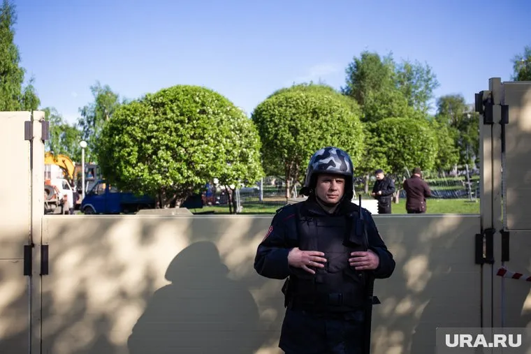 С периметра, огражденного забором, увезли дизельный генератор