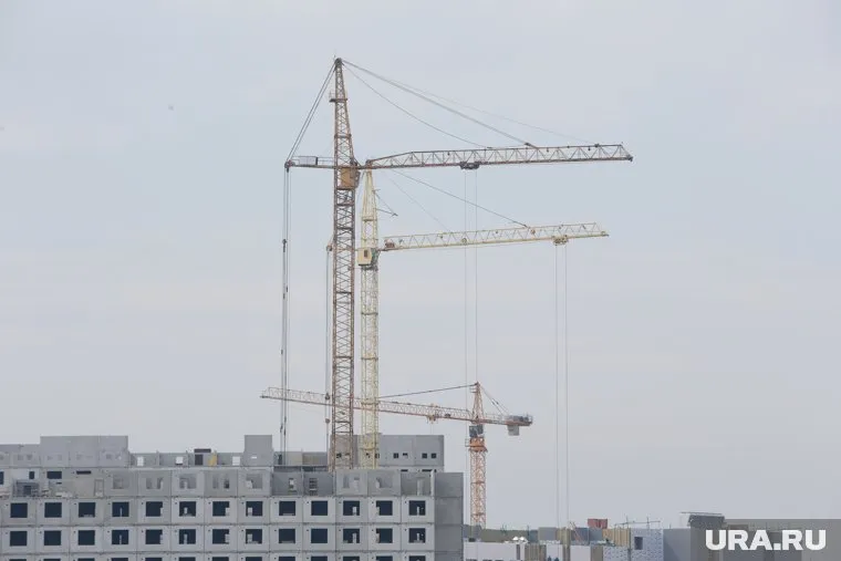 Экспертиза объекта показала, что дом заваливается набок