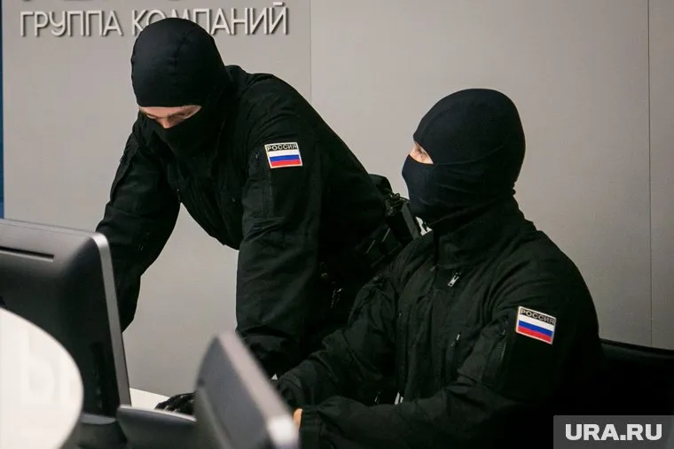 Силовики провели обыски в квартирах членов общества Ошо