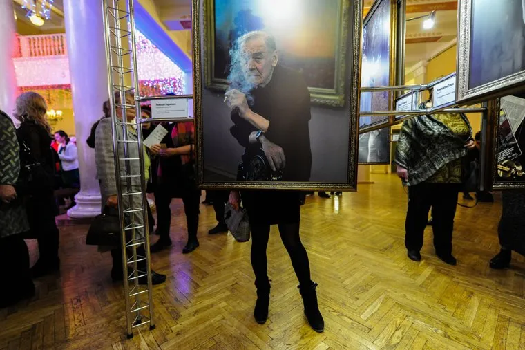 Открытие выставки Шефер Анжелы и Сергея Александрова Борисом Дубровским. Челябинск