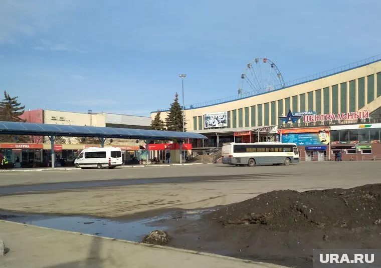 Главный автовокзал Челябинска у дворца спорта «Юность» опустел