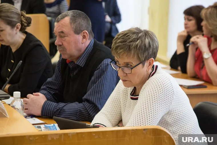 Надежда Ачкасова (на фото — справа) сдала мандат и партбилет «Единой России»