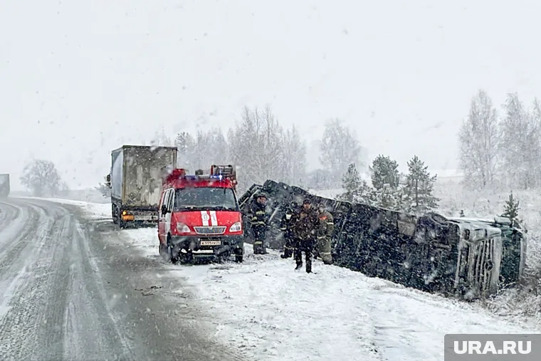 Большегруз вылетел с дороги (архивное фото)