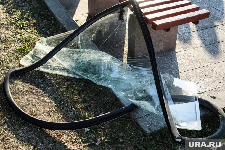 В рейсовом автобусе находилось всего два пассажира