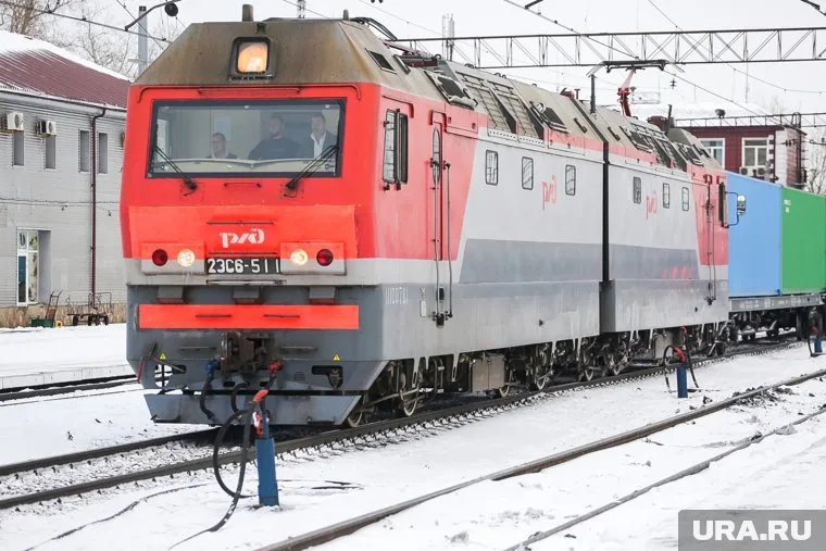 Поезд «Нижневартовск-Адлер» задержали на 3 часа