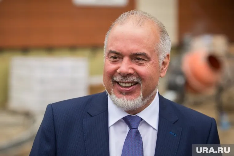 Мэр Сургута Вадим Шувалов поздравил с юбилеем электростанцию, на которой отработал 25 лет