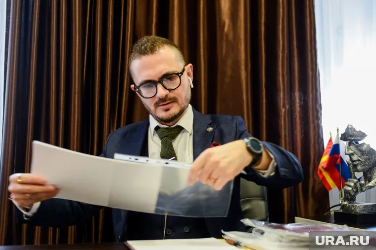 Илья Коломейских передал свой пост Павлу Михайлову