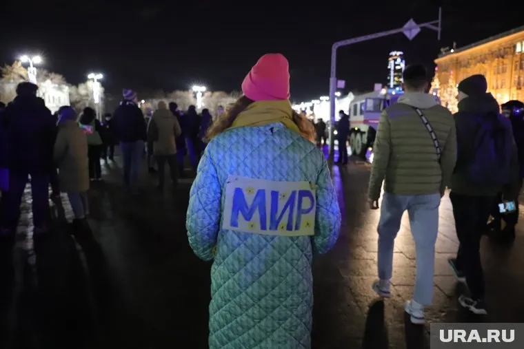 Чемезов младший направит прибыль от продажи вещей с лозунгом «Мир во всем мире» Красному Кресту для оказания гумпомощи