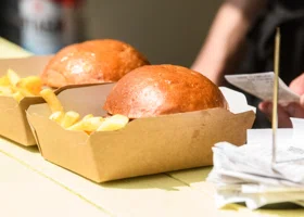 Росстат определил, где в ХМАО продают самый дорогой фастфуд