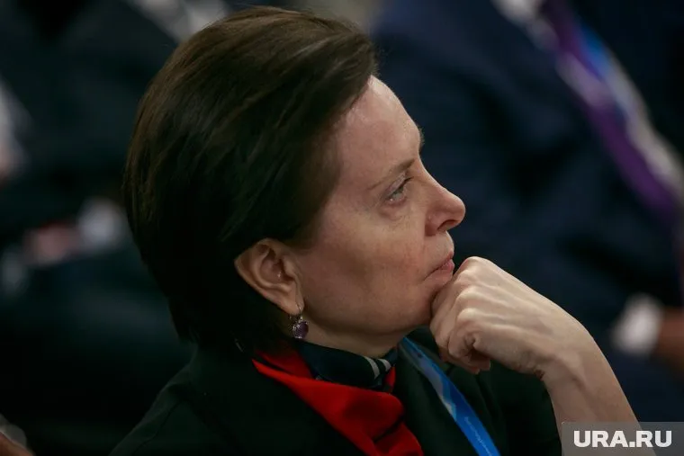 Законы позволяют Наталье Комаровой управлять регионом до 2025 года