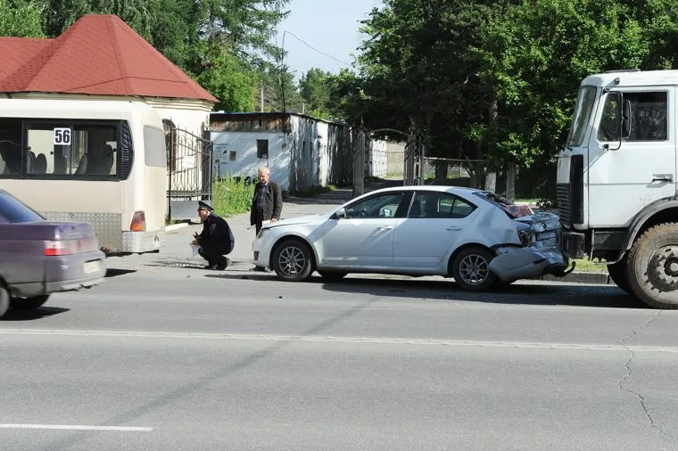 Городские клумбы. Челябинск, дтп, авария, ул худякова