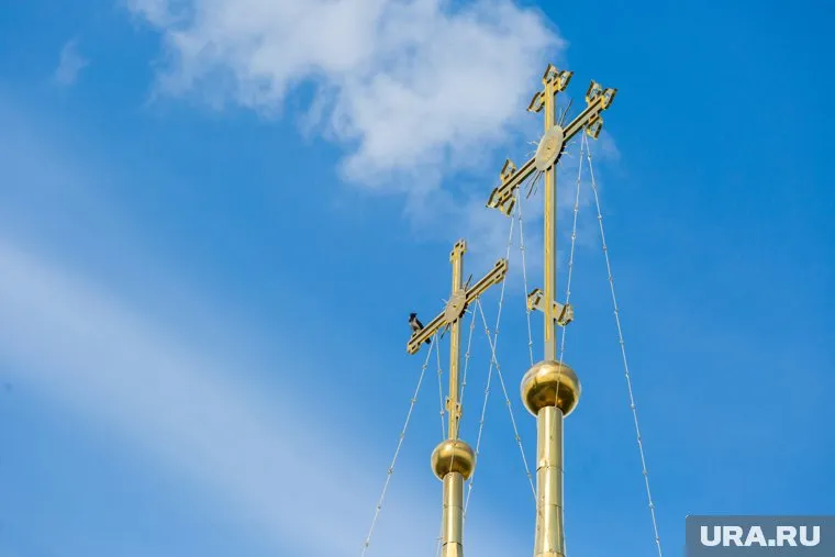 Откровенные кадры в нижнем белье около православной символики появились в сети и вызвали общественный резонанс