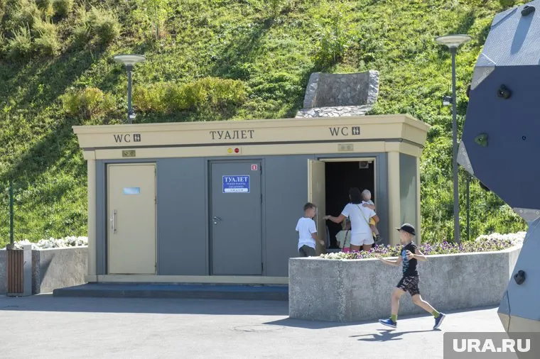 Пермские общественники добились наказания подрядчика, ответственного за уборку туалетов